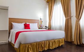 RedDoorz Plus @ Surapati 2